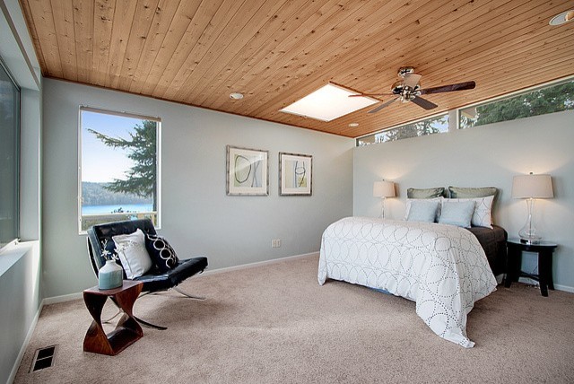 Design ideas for a midcentury bedroom in Seattle.