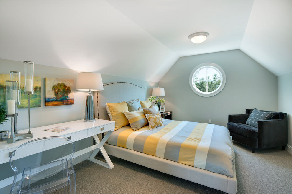 ミネアポリスにある中くらいなトラディショナルスタイルのおしゃれなロフト寝室 (グレーの壁、カーペット敷き) のインテリア