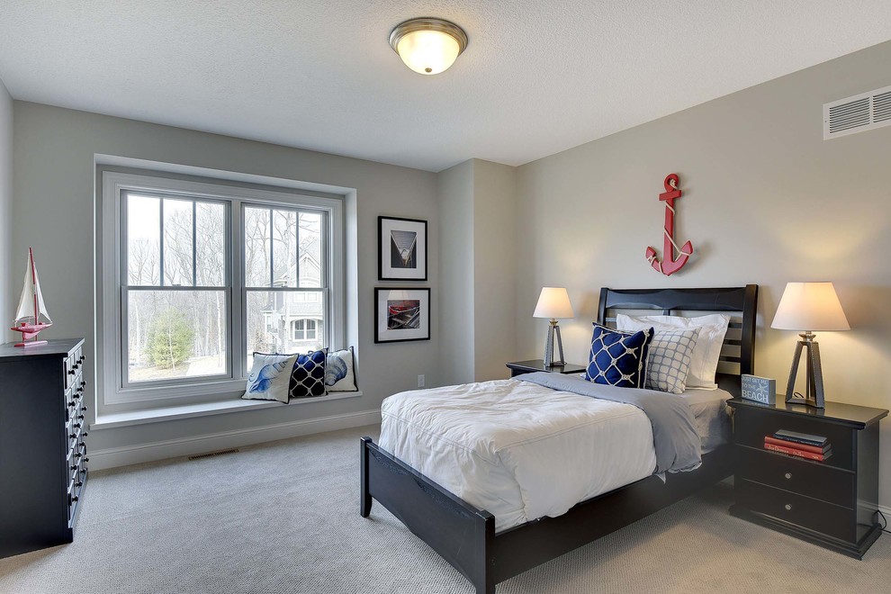 Bedroom - mid-sized master carpeted bedroom idea in Minneapolis with gray walls and no fireplace