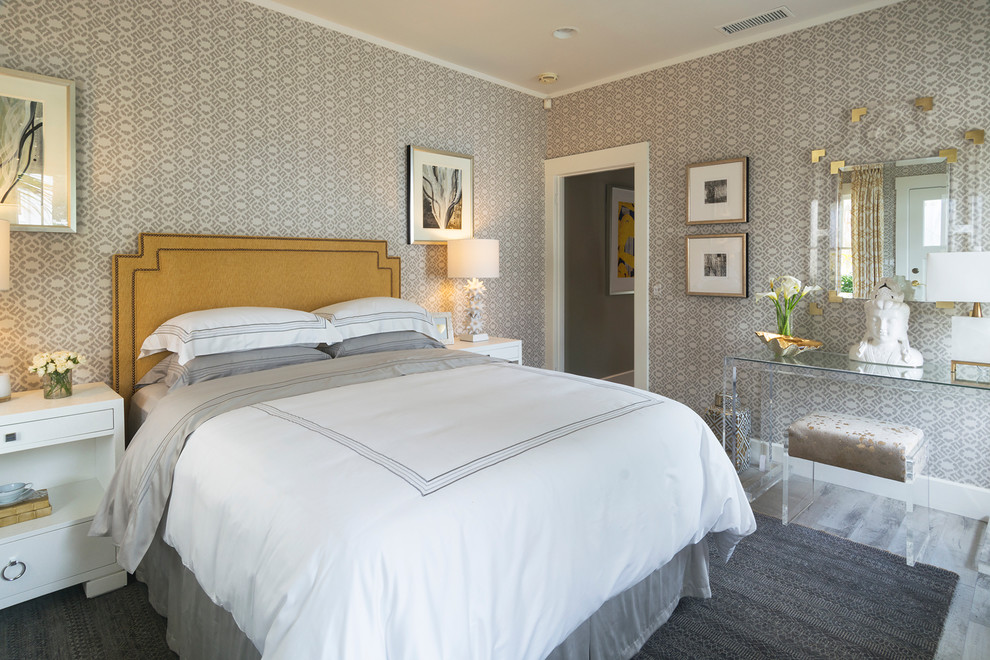 Bedroom - transitional bedroom idea in Los Angeles