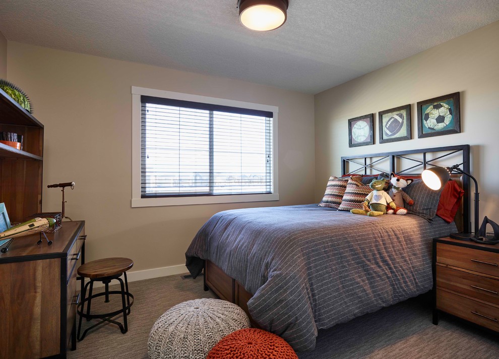 Foto på ett lantligt sovrum, med beige väggar