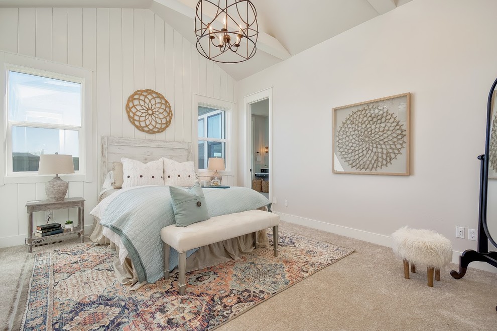 Imagen de dormitorio principal contemporáneo de tamaño medio sin chimenea con paredes beige, moqueta y suelo beige