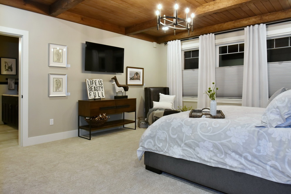 Ejemplo de dormitorio principal rústico grande con paredes grises, moqueta y suelo gris