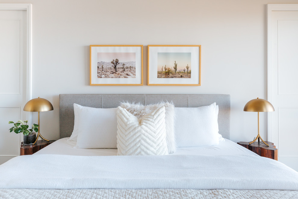 Kleines Modernes Schlafzimmer mit beiger Wandfarbe in San Francisco