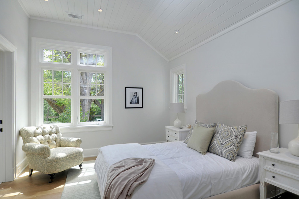 Example of a cottage bedroom design in San Francisco