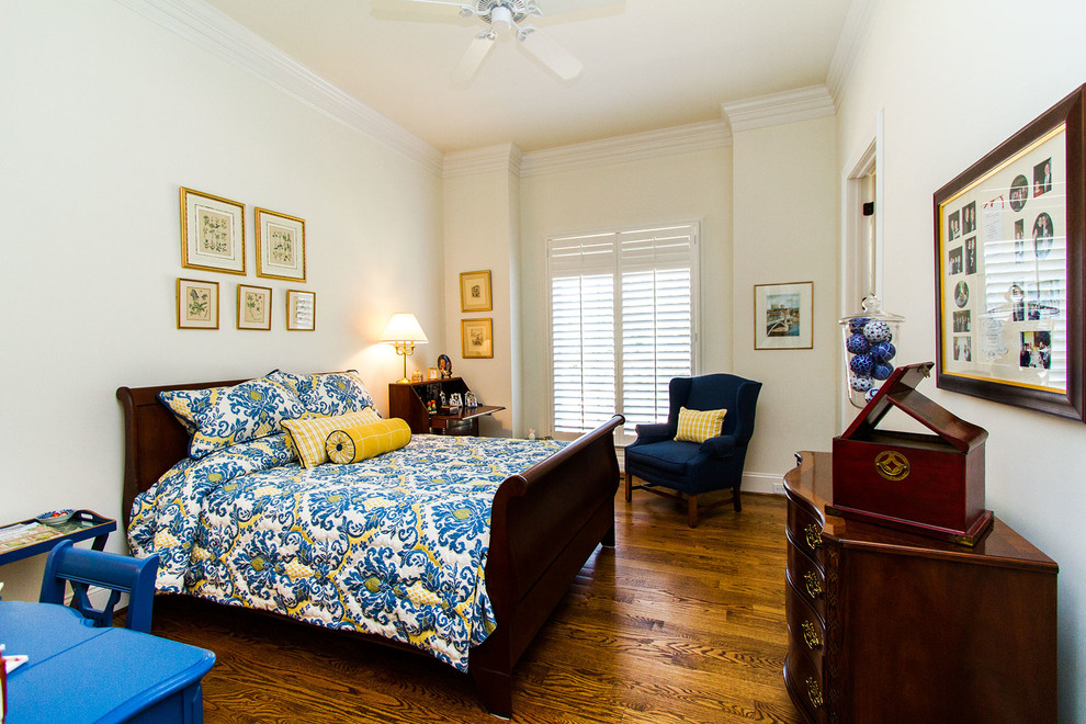 This is an example of a traditional bedroom in Richmond.
