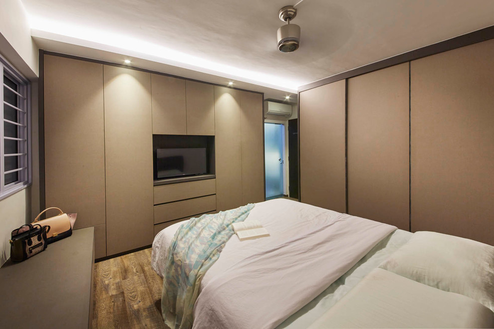 Источник вдохновения для домашнего уюта: хозяйская спальня среднего размера в скандинавском стиле с бежевыми стенами и полом из фанеры