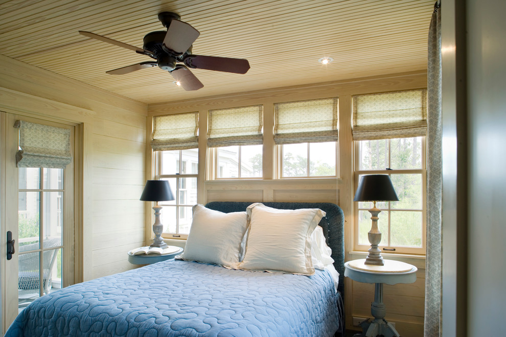 Kleines Klassisches Schlafzimmer mit beiger Wandfarbe in Atlanta