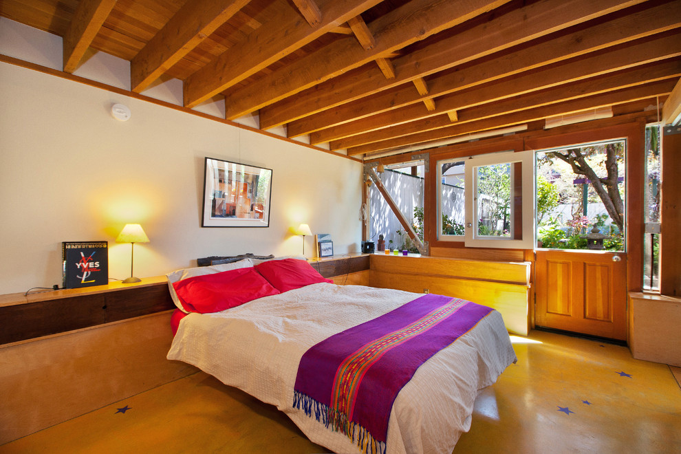 Diseño de dormitorio contemporáneo con paredes blancas