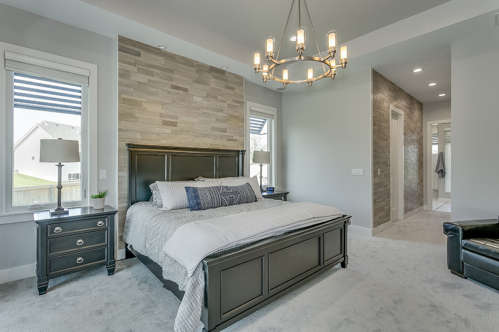 Свежая идея для дизайна: большая хозяйская спальня в стиле модернизм с серыми стенами, ковровым покрытием и серым полом без камина - отличное фото интерьера