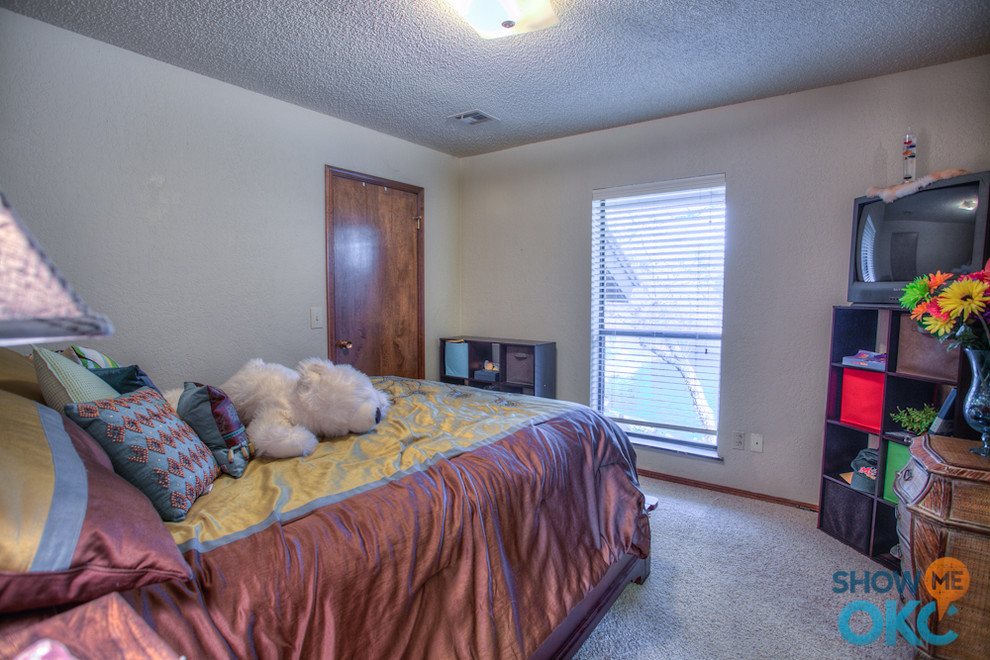 Elegant bedroom photo in Oklahoma City