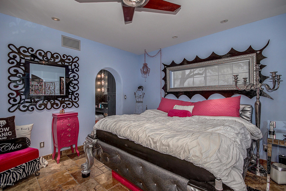 フェニックスにあるサンタフェスタイルのおしゃれな寝室のインテリア
