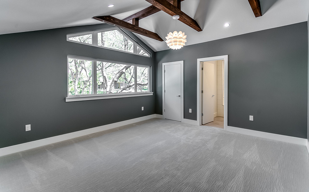 Imagen de habitación de invitados minimalista sin chimenea con paredes grises y moqueta