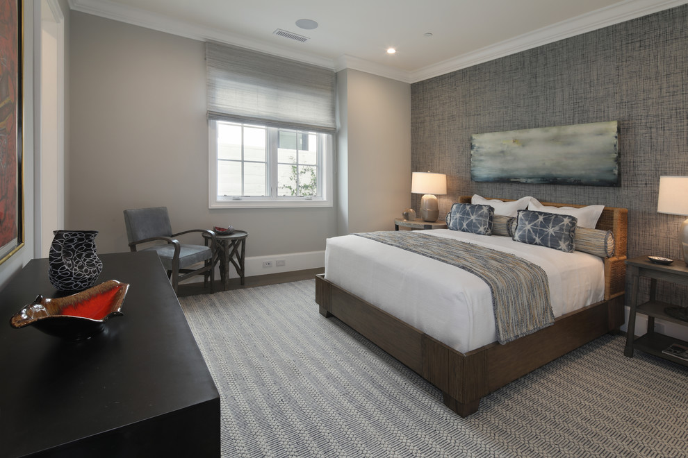 Идея дизайна: гостевая спальня (комната для гостей) в морском стиле с серыми стенами, ковровым покрытием, серым полом и акцентной стеной