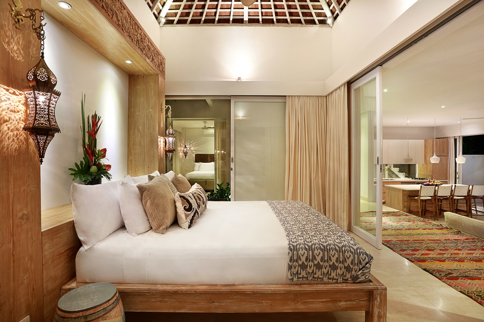 Пример оригинального дизайна: гостевая спальня (комната для гостей) в морском стиле с белыми стенами