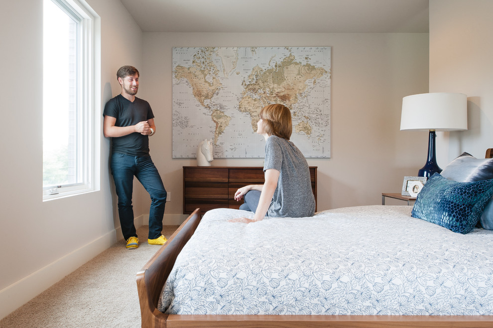 セントルイスにあるコンテンポラリースタイルのおしゃれな寝室 (カーペット敷き、白い壁) のインテリア