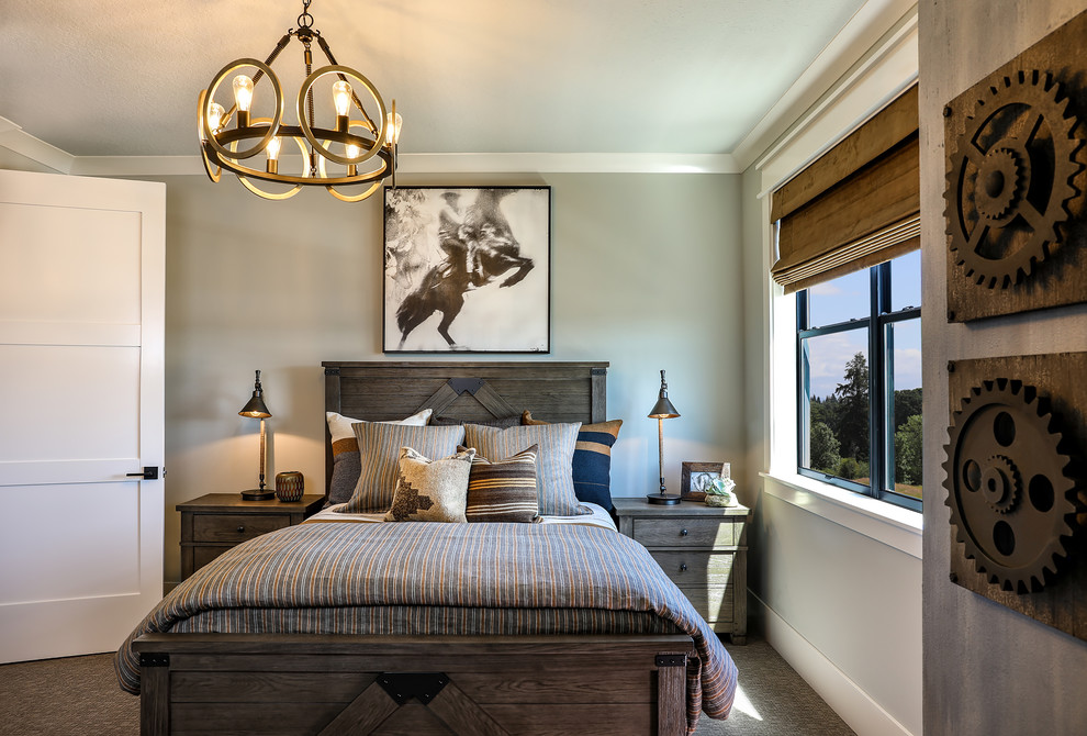 Пример оригинального дизайна: гостевая спальня среднего размера, (комната для гостей) в стиле кантри с бежевыми стенами, ковровым покрытием и коричневым полом