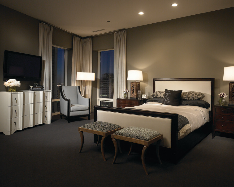 Стильный дизайн: спальня в современном стиле с серыми стенами и телевизором - последний тренд
