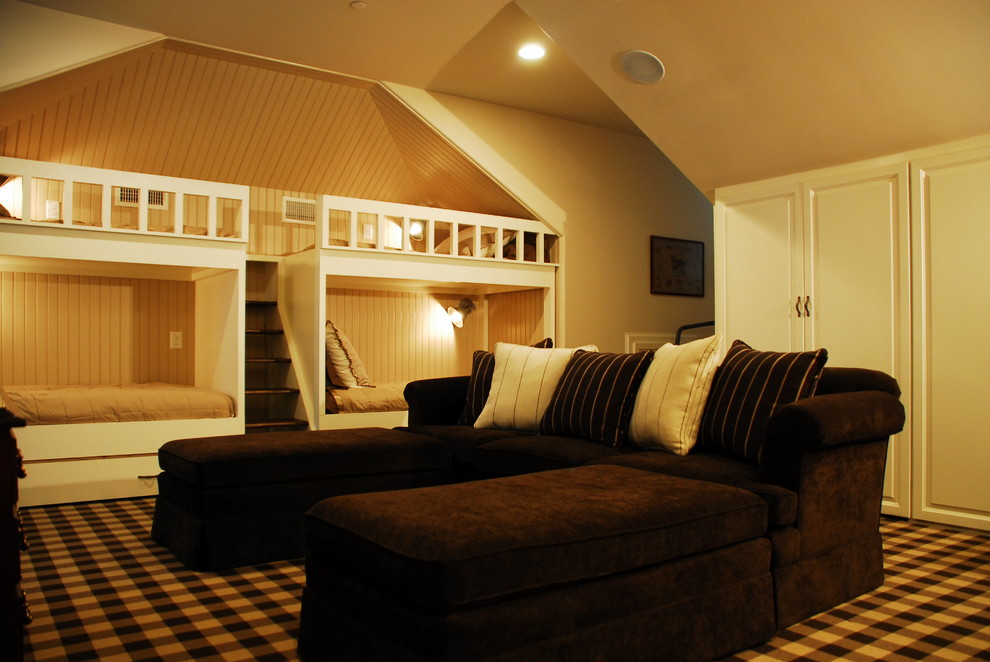 Esempio di una camera degli ospiti classica di medie dimensioni con pareti beige e moquette