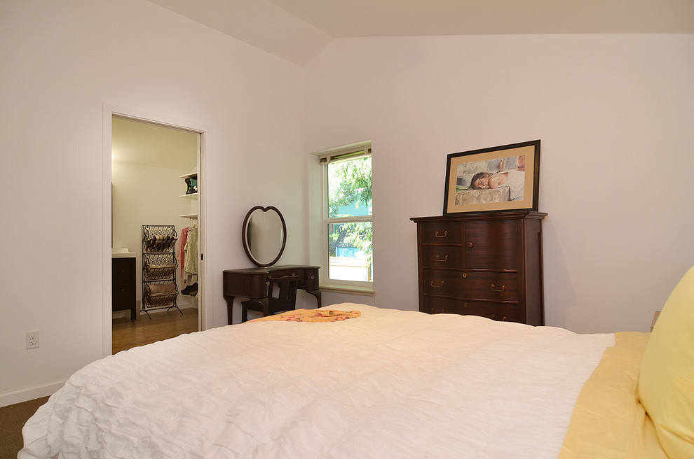 Mid-sized arts and crafts master carpeted bedroom photo in Seattle with white walls