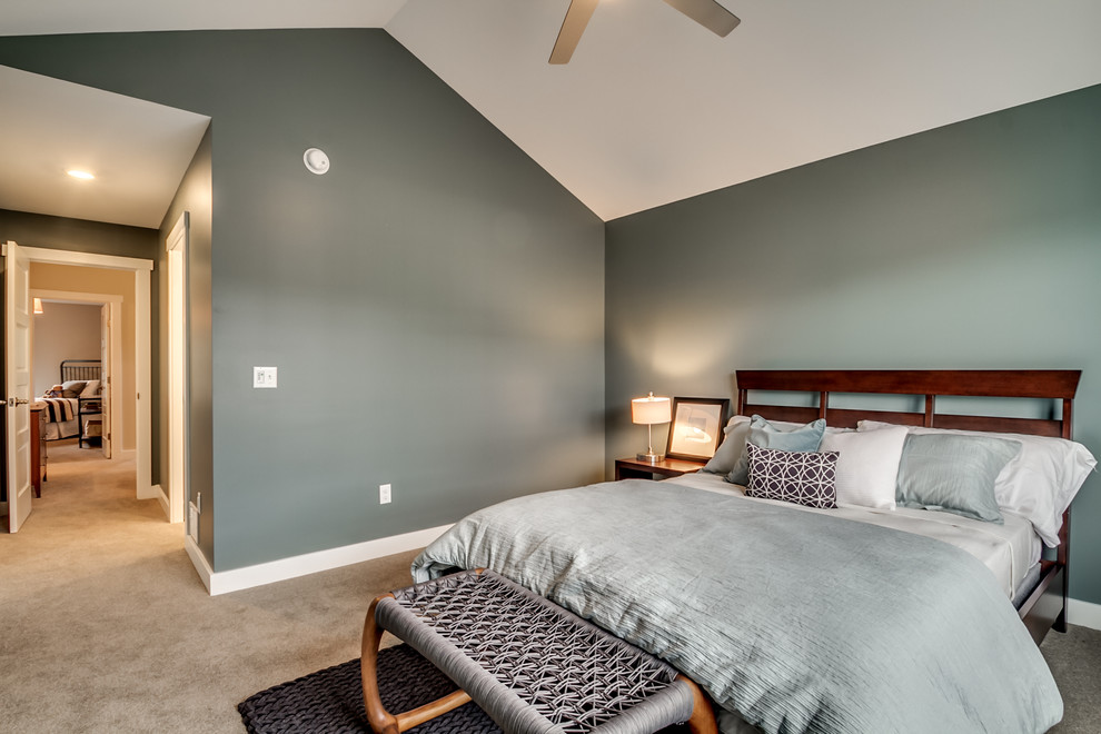 ニューヨークにある北欧スタイルのおしゃれな主寝室 (緑の壁、カーペット敷き) のレイアウト