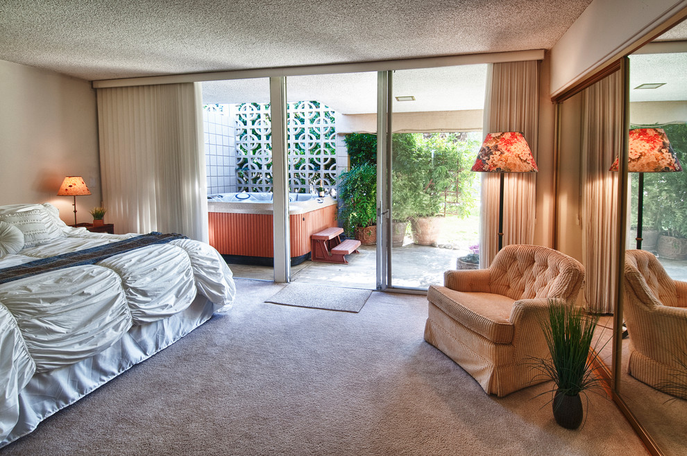 Retro bedroom in Orange County.