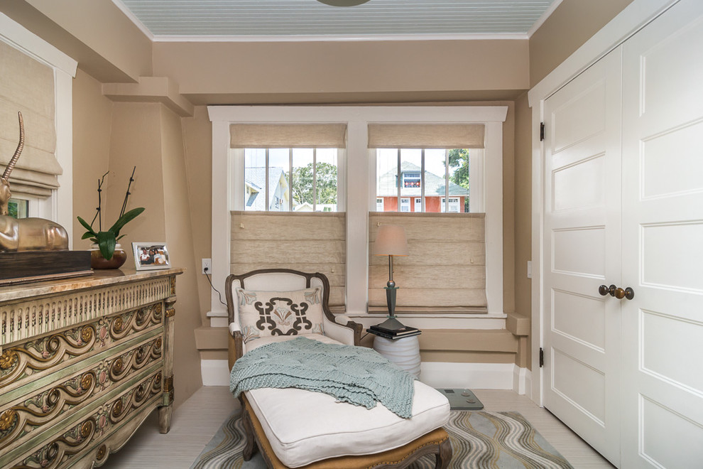 Example of a classic bedroom design in Tampa