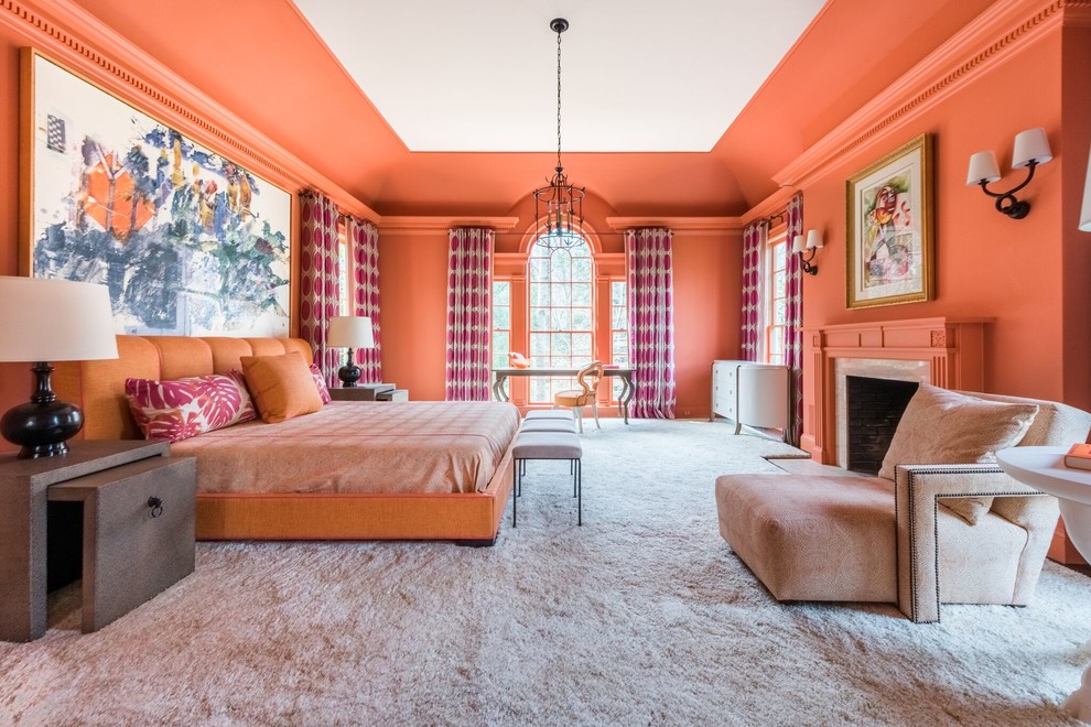 Foto di una camera da letto chic con pareti arancioni, camino classico e pavimento bianco