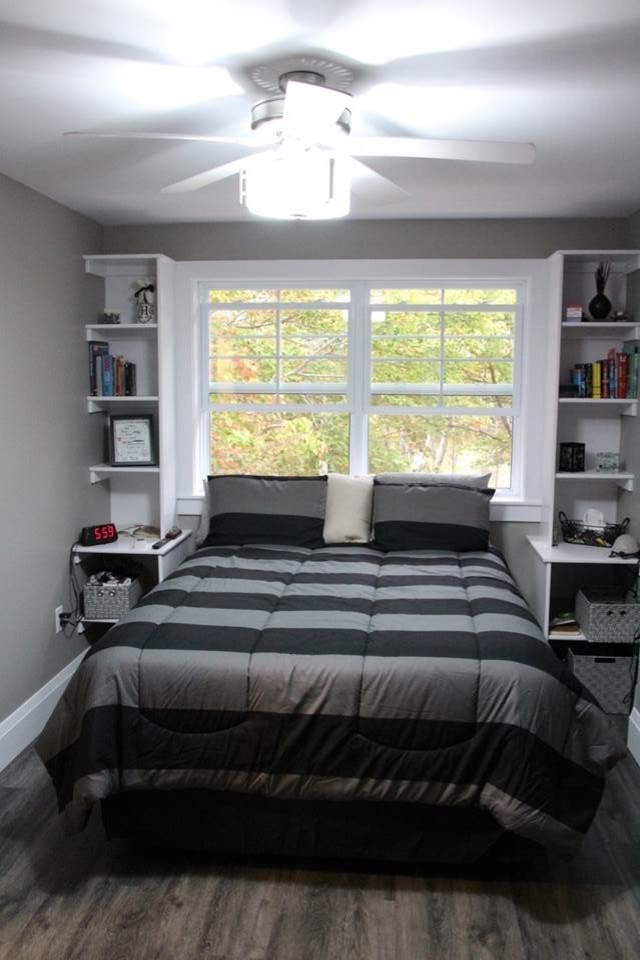 Cette image montre une petite chambre design avec un mur gris, sol en stratifié et un sol gris.