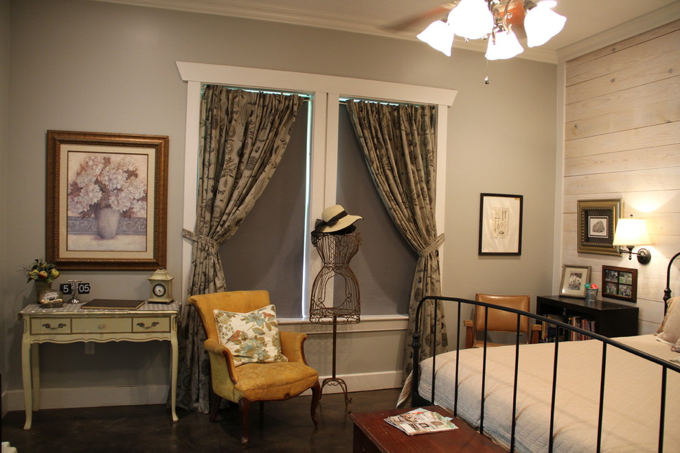 Источник вдохновения для домашнего уюта: спальня среднего размера в стиле шебби-шик с серыми стенами и темным паркетным полом без камина