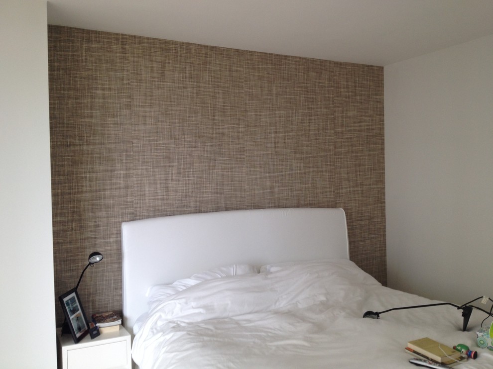 Example of a minimalist bedroom design in Miami