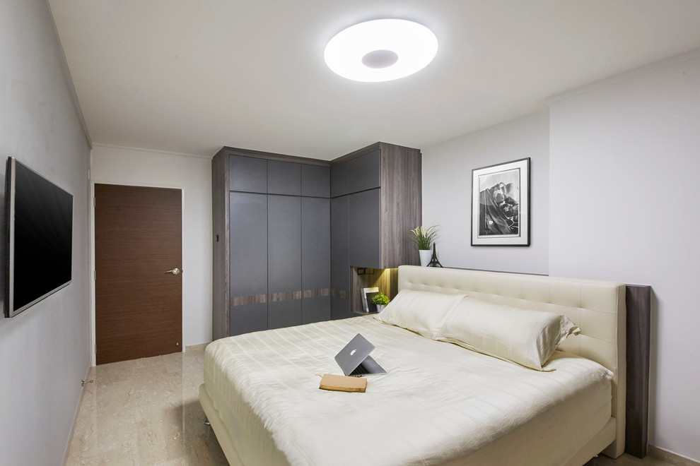 シンガポールにある中くらいな北欧スタイルのおしゃれな客用寝室 (白い壁、磁器タイルの床) のインテリア