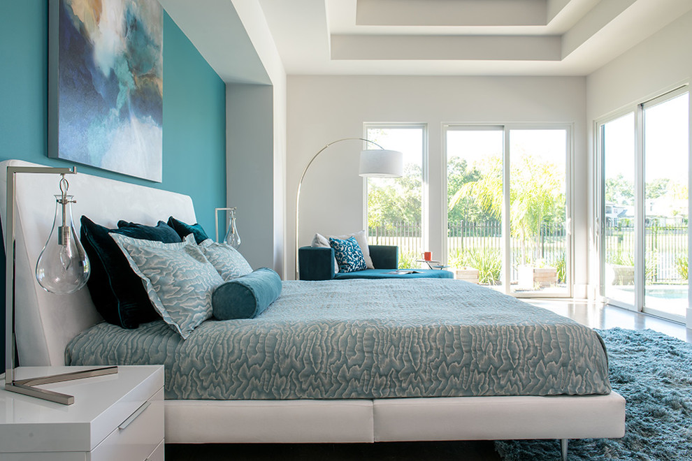 Medium sized modern master bedroom in Houston with blue walls.