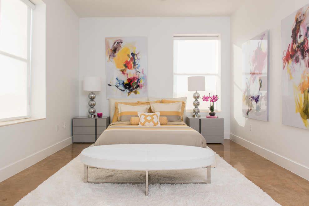 Immagine di una camera da letto design con pareti bianche e nessun camino