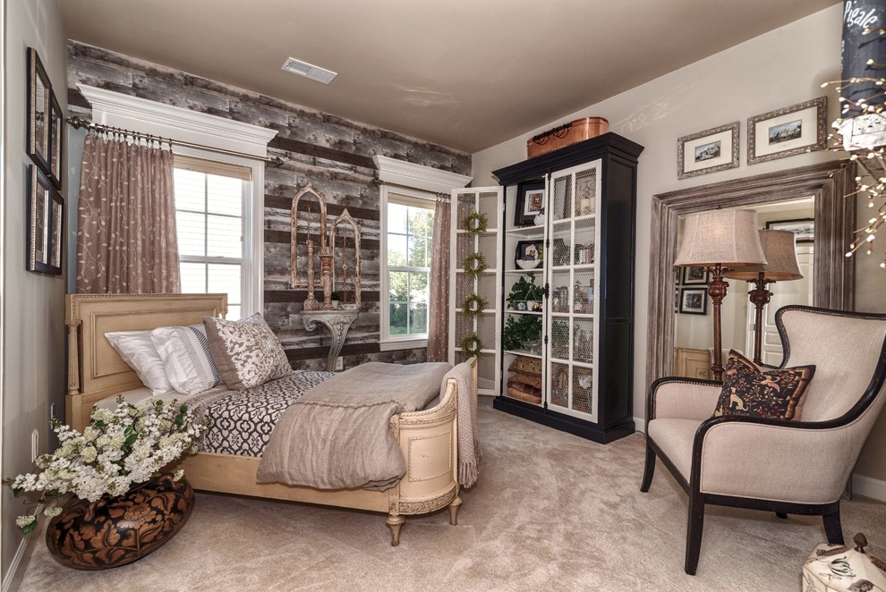 На фото: гостевая спальня среднего размера, (комната для гостей) в стиле кантри с серыми стенами, ковровым покрытием, стандартным камином и фасадом камина из дерева с