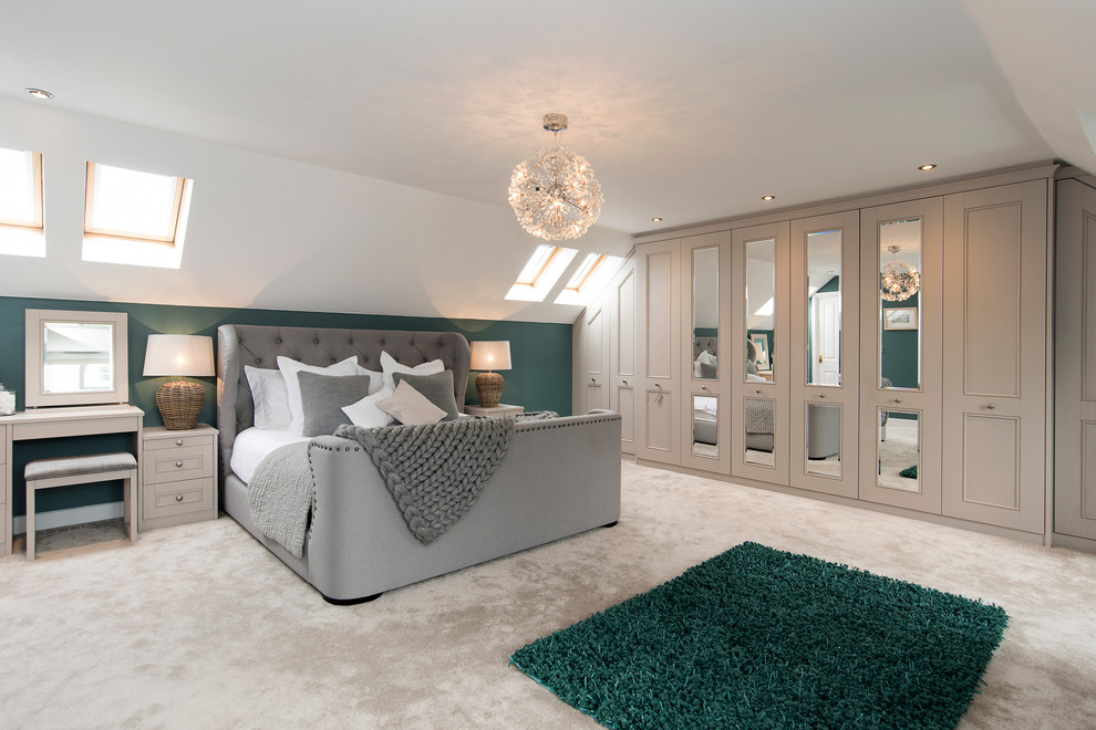 A dreamy loft conversion with sloped ceilings Modern Bedroom