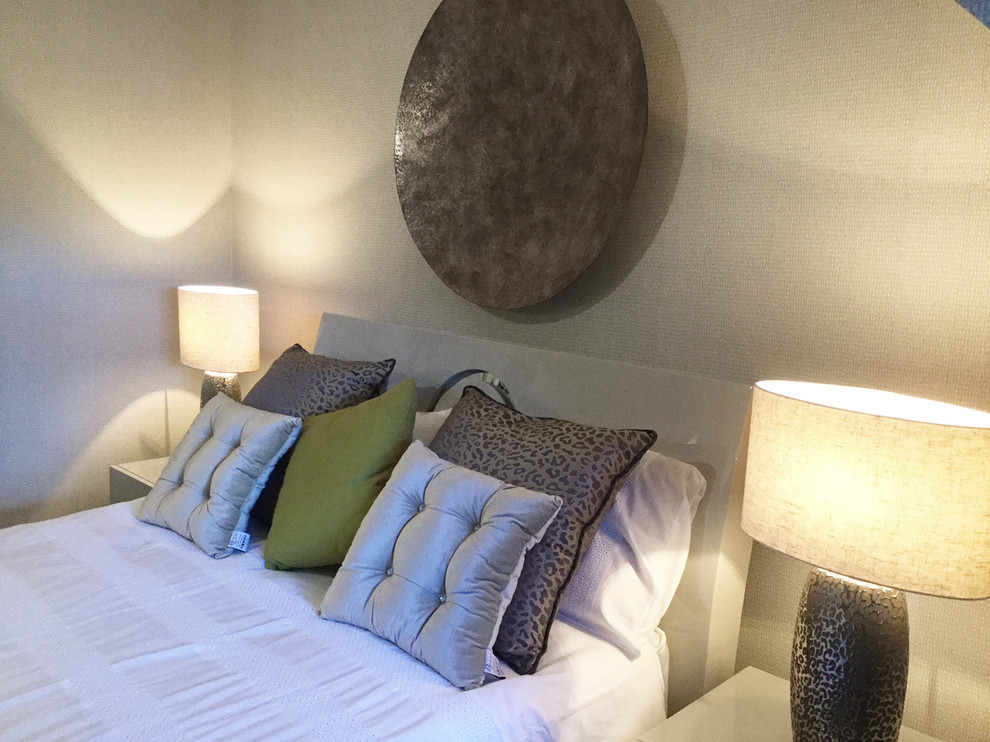 A Guest Bedroom MakeOver Contemporary Bedroom Glasgow by XS