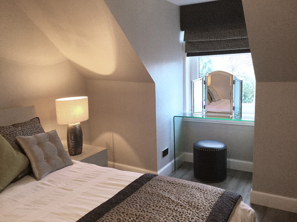 This is an example of a contemporary bedroom in Glasgow.