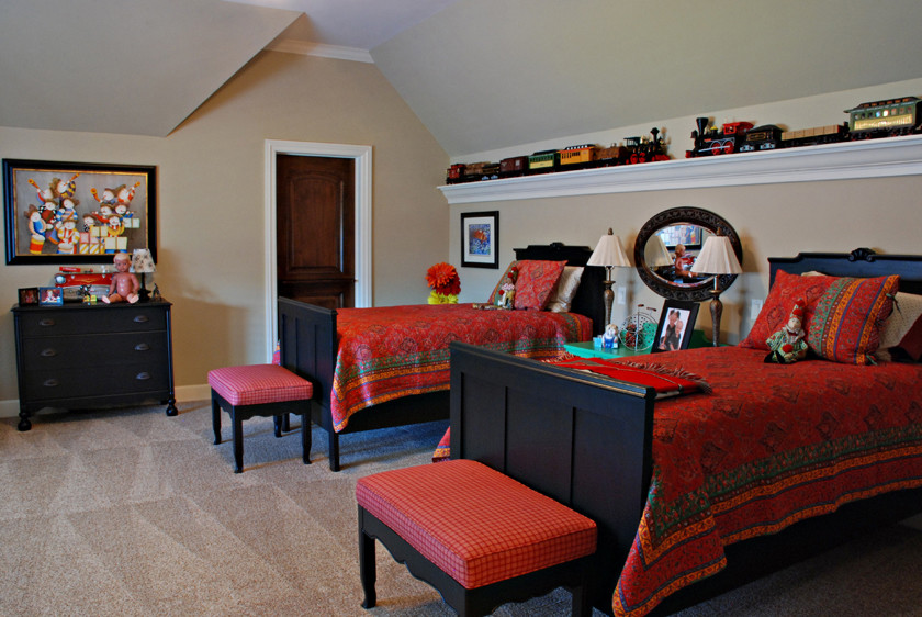 Diseño de habitación de invitados clásica con paredes beige y moqueta