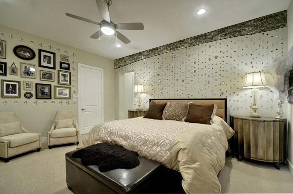 Свежая идея для дизайна: хозяйская спальня среднего размера в стиле неоклассика (современная классика) с бежевыми стенами и ковровым покрытием - отличное фото интерьера