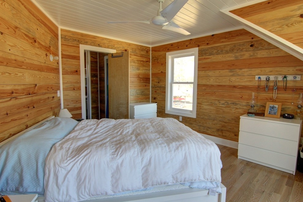 Rustic bedroom in Wilmington.