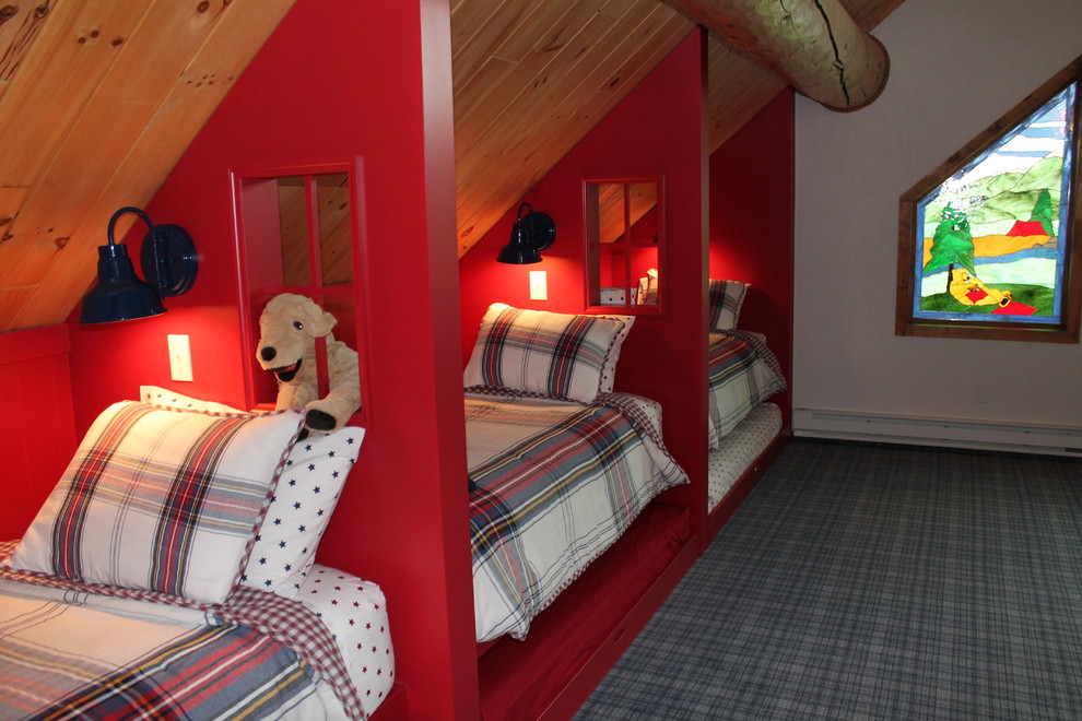 Стильный дизайн: огромная гостевая спальня (комната для гостей) в стиле рустика с бежевыми стенами и ковровым покрытием без камина - последний тренд