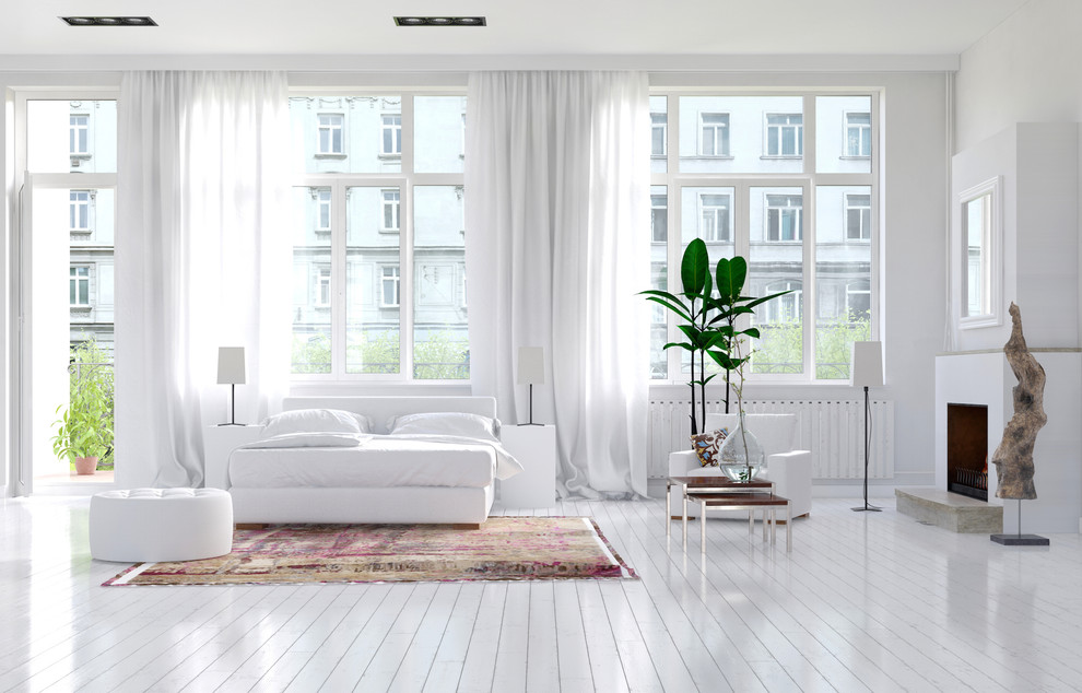 Foto på ett stort minimalistiskt huvudsovrum, med vita väggar, målat trägolv, en standard öppen spis, en spiselkrans i gips och vitt golv