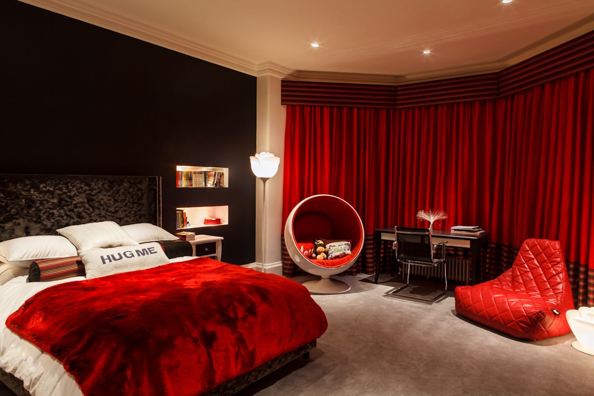 Camera da letto rossa con pareti nere - Foto, Idee, Arredamento - Maggio  2023 | Houzz IT