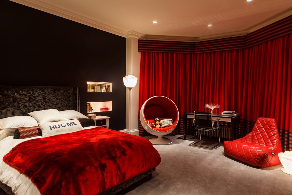 Идея дизайна: спальня в современном стиле с ковровым покрытием и черными стенами