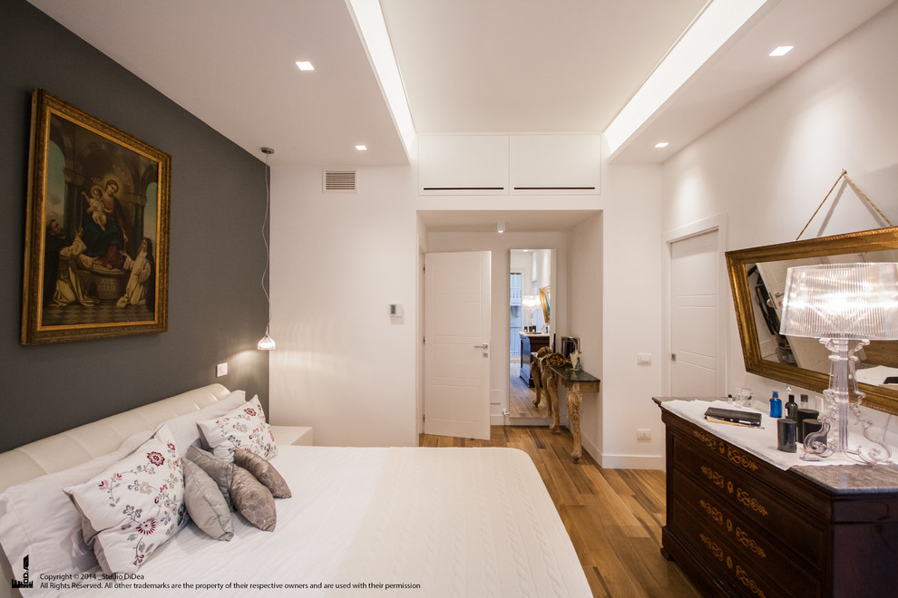 Stilmix Schlafzimmer mit weißer Wandfarbe in Catania-Palermo