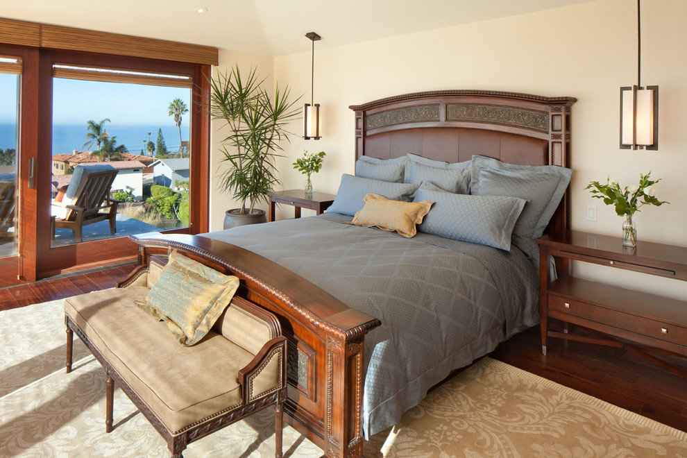 This is an example of a traditional bedroom in San Diego.