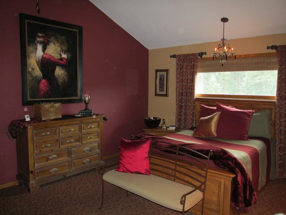 На фото: хозяйская спальня среднего размера в стиле неоклассика (современная классика) с ковровым покрытием, красными стенами и красным полом без камина