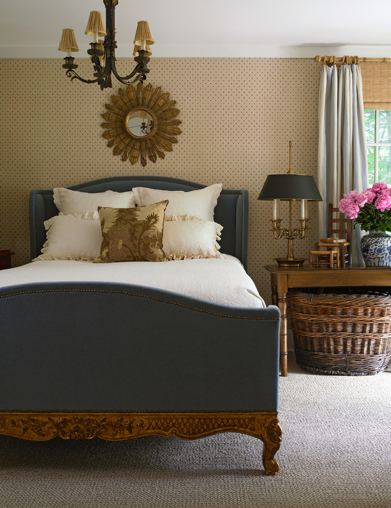 Bedroom - mid-sized cottage master carpeted bedroom idea in New York