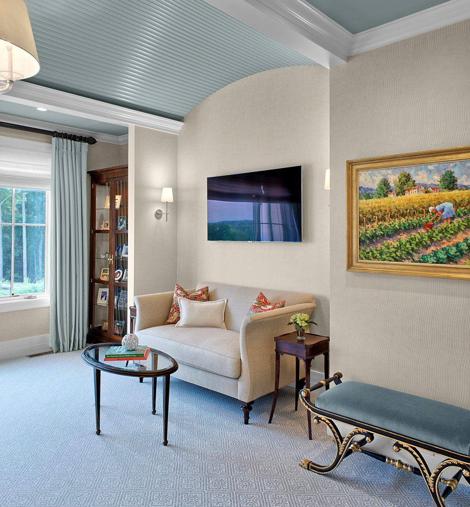 Cette image montre une chambre rustique avec un mur beige et un sol bleu.